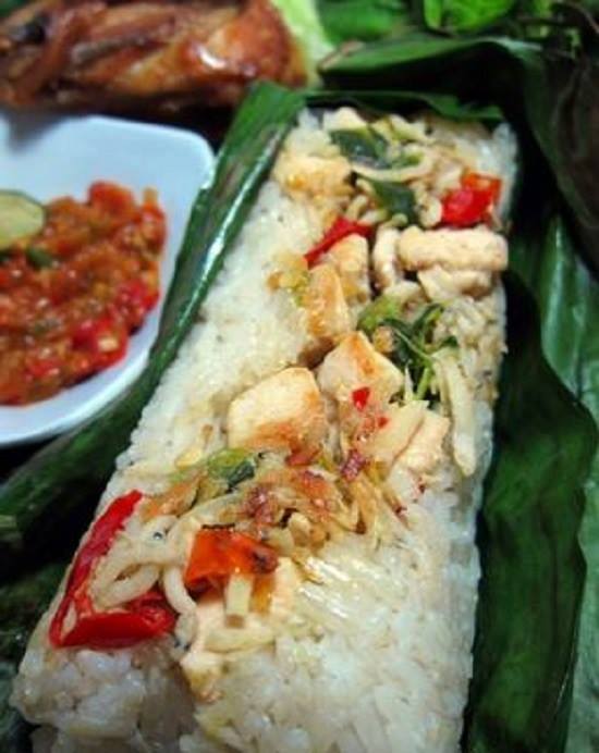 Nasi Merah Bakar isi Ayam Kemangi Pedas Spesial Lezat Bergizi!