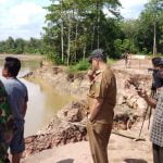 Jalan Provinsi di Lubuk Keliat Putus, PUPR OI Laporkan ke Provinsi. Jalan Provinsi di Lubuk Keliat Putus, PUPR OI Laporkan ke Provinsi.