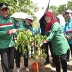 Jaga Lingkungan, Herman Deru Minta Satu Murid Baru Tanam Satu Pohon Jaga Lingkungan, Herman Deru Minta Satu Murid Baru Tanam Satu Pohon