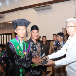 Setelah Diwisuda Harus Mampu Beradaptasi dengan Dunia Kerja Setelah Diwisuda Harus Mampu Beradaptasi dengan Dunia Kerja