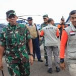 Kodam dan BNPB Semai Kapur NaCL Kodam dan BNPB Semai Kapur NaCL