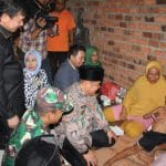 Bupati Kunjungi Pasien Luka Bakar Bupati Kunjungi Pasien Luka Bakar