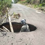 Jalan ‘Bolong’ Bahayakan Pengguna Jalan