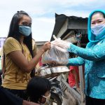 Feby Deru Dkk Antar Langsung Bantuan ke Pemulung dan Pedagang Asongan Feby Deru Dkk Antar Langsung Bantuan ke Pemulung dan Pedagang Asongan