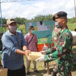Bagikan Sembako, Yonkav-5 DPC Karang Endah Bantu Masyarakat Ditengah Wabah Corona Bagikan Sembako, Yonkav-5 DPC Karang Endah Bantu Masyarakat Ditengah Wabah Corona