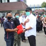 Peduli Wartawan "Covid-19", Herman Deru Bagi-Bagi Masker dan Hand Sanitizer Peduli Wartawan “Covid-19”, Herman Deru Bagi-Bagi Masker dan Hand Sanitizer