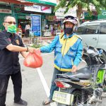 Sejumlah Wartawan di OKU Bagi Sembako Bagi Masyarakat Terdampak kebijakan Pencegahan Corona Sejumlah Wartawan di OKU Bagi Sembako Bagi Masyarakat Terdampak kebijakan Pencegahan Corona