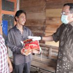 Bupati DRA Beri Sembako Gratis Bagi Warga Yang Mengalami Ini Bupati DRA Beri Sembako Gratis Bagi Warga Yang Mengalami Ini