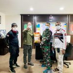 PWI Peduli,Korem 052 dan Tiga Komunitas Salurkan Beras dari Pintu ke Pintu PWI Peduli,Korem 052 dan Tiga Komunitas Salurkan Beras dari Pintu ke Pintu