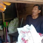 Sisir Warga Miskin Tidak Terdata Dinsos Beri Bantuan, Salurkan Sembako di Desa Teluk Kijing