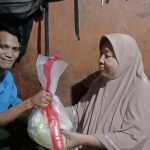 SOS OKU Kembali Berbagi Kepada Masyarakat yang Tidak Mampu