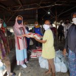Feby Deru Terus Blusukan Bagikan Sembako Feby Deru Terus Blusukan Bagikan Sembako