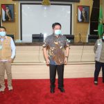 Herman Deru Serahkan Puluhan Ribu Logistik Penanganan Covid-19 ke 17 Kabupaten/Kota dan 7 RS