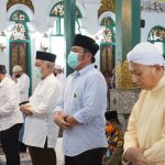 Herman Deru Pantau Protokol Kesehatan Shalat di Masjid Agung Palembang Herman Deru Pantau Protokol Kesehatan Shalat di Masjid Agung Palembang