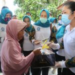 Feby Deru Peduli Lansia