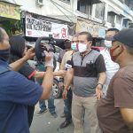 Komunitas Silaturahim Wong Palembang Bagi-bagi Ribuan Sarung Tangan Gratis