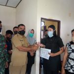 Supron Hadi Kades Desa Kurup  Serahkan Bantuan BST Tahap 2