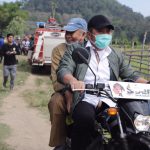 Bonceng Bupati OKU, Herman Deru Tinjau dan Bantu Pembangunan Masjid Bersejarah di Desa Tangsi Lontar Bonceng Bupati OKU, Herman Deru Tinjau dan Bantu Pembangunan Masjid Bersejarah di Desa Tangsi Lontar