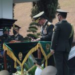KASAD LANTIK 1198 PERWIRA LULUSAN PENDIDIKAN PEMBENTUKAN PERWIRA TNI AD KASAD LANTIK 1198 PERWIRA LULUSAN PENDIDIKAN PEMBENTUKAN PERWIRA TNI AD