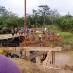 Keren, Semangat Gotong Royong Bangun Jembatan Keren, Semangat Gotong Royong Bangun Jembatan