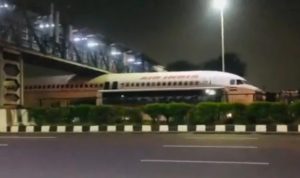 VIDEO Pesawat Air India Nyangkut di Jembatan, 'kok Bisa?