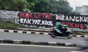 HEBOH! Penampakan Mural di Bintaro Bertuliskan: Koruptor Dirangkul, Rakyat Kecil Dipukul