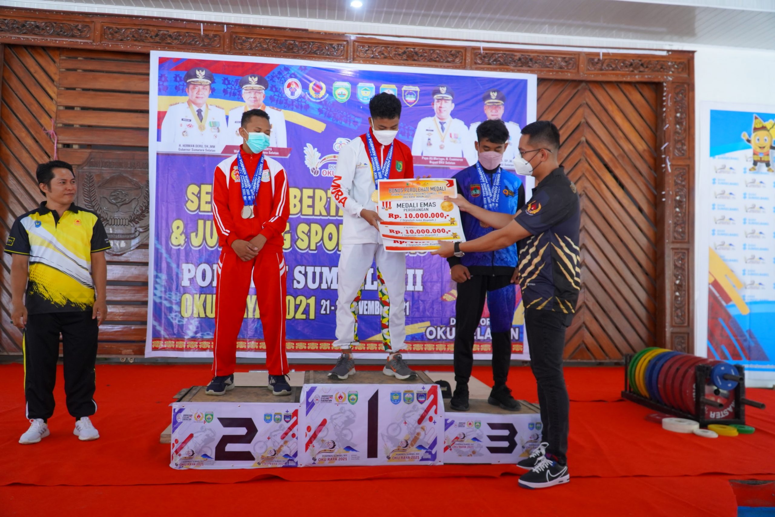 Atlet Angkat Besi Muba Borong Tiga Medali Emas