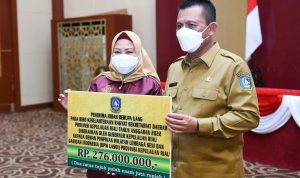 Gubernur Kepri Serahkan Bantuan Hibah Rumah Ibadah dan Organisasi Islam se Tanjungpinang