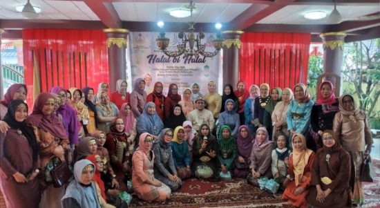 Ibu- Ibu Arisan RT 62 Perum TOP 100 Silahturahmi ke Istana Adat Kesultanan Palembang Darussalam