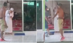 Video VIRAL! Dua Pria Serang Ustaz, Korban Ditampar hingga Ditendang di Depan Jemaah