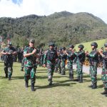 Pangdam II/Sriwijaya Kunjungi Satgas PAMTAS RI-PNG Yonif Raider 142/KJ di Papua