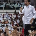Cukup Rp 3 Triliun Bikin Jokowi Tiga Periode, Rocky Gerung Bongkar Skenario Istana dan Oligarki