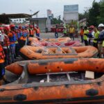 PTBA dan Mitra Kerja Gelar Aksi Bersih-Bersih Sungai Enim