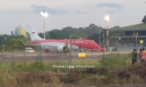 Video Pria Banyuwangi Heboh Cuma Lihat Kakinya Pak Jokowi di Bandara: Ketok Sikile Tok, Ya Allahhhh...