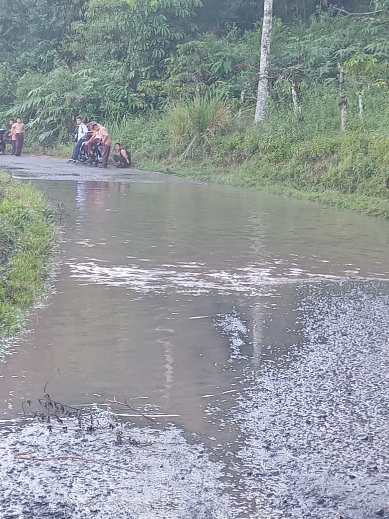 Sudah Lima Kali Ganti Bupati Jalan Tebat Rumung Tidak Kunjung Diperbaiki 