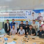 Charma Support P3J PWI Sumsel Bagi-bagi Buku UKW ke Peserta Charma Support P3J PWI Sumsel Bagi-bagi Buku UKW ke Peserta