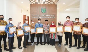 Pj Bupati Muba Beri Penghargaan Petugas BNNP Sumsel