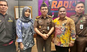 Melalui Program “Jaksa Menyapa” Kajari Muba Romy Rozali Live Podcast di RGR Sapa Warga Muba