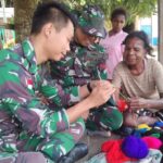 Ketika Prajurit Ajarkan Keterampilan ke Warga Papua Ketika Prajurit Ajarkan Keterampilan ke Warga Papua