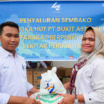 PTBA Bagikan 795 Paket Sembako untuk Guru Honorer saat Ramadhan