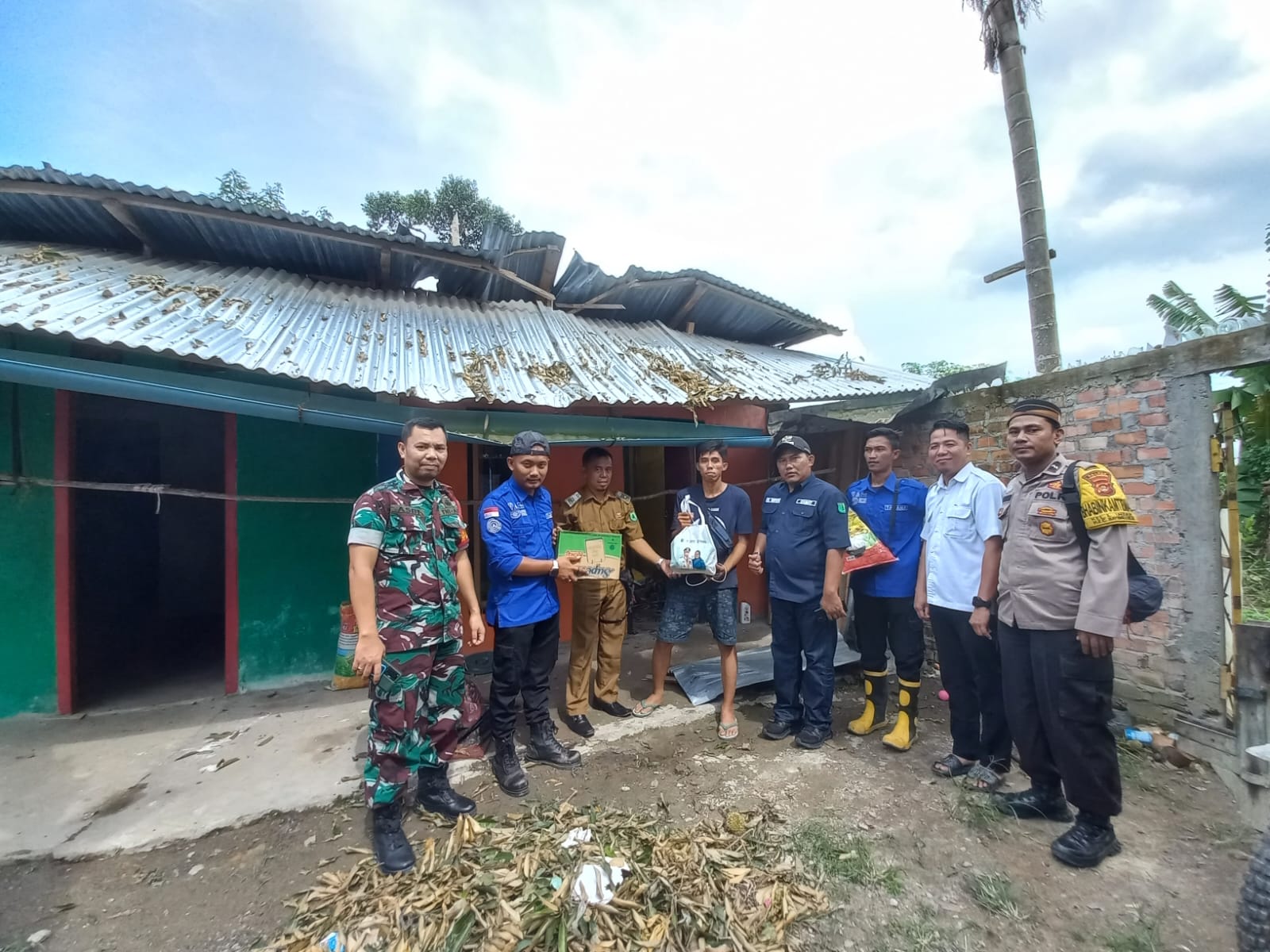 Lima Rumah Warga di bayung Lencir Diterpa Angin Puting Beliung