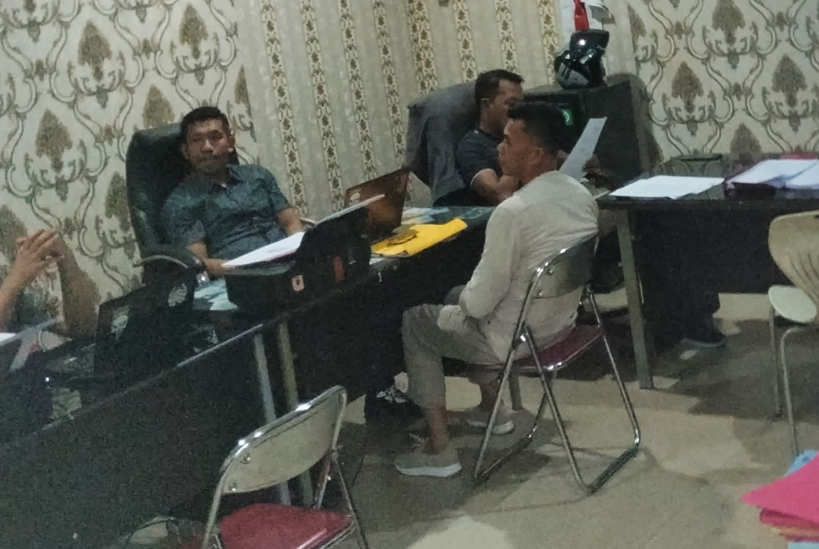 Penuhi Panggilan Penyidik,
Asisten Direktur PT Andira Agro Dicecar 20 Pertanyaan