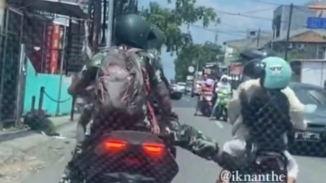 Video Viral, Oknum Anggota TNI Tendang Seorang Ibu yang Membonceng Anak Kecil di Jalan Raya Pondok Gede Bekasi