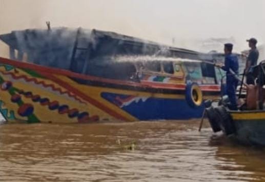 Kapal Jukung Pelita Berkah Terbakar di Dermaga Pelindo