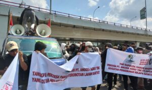 Tahan Petani Banyuasin, Massa Lentera Hijau Demo Polda Sumsel