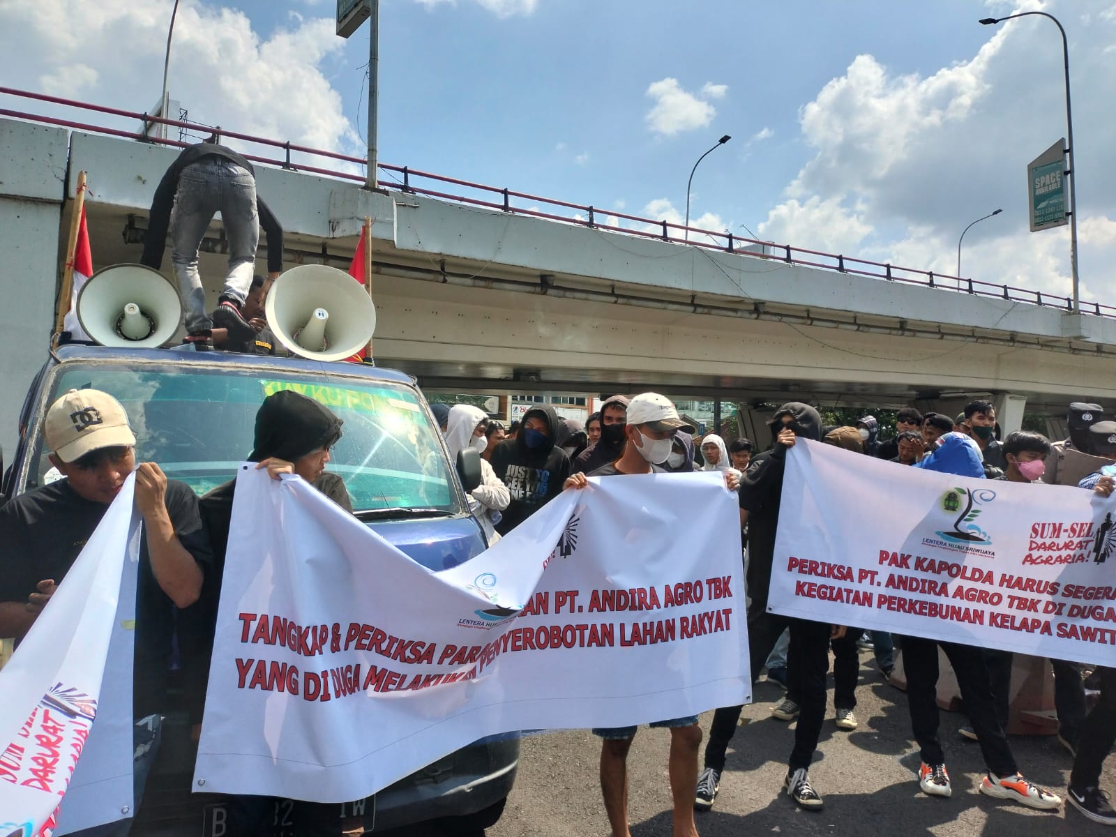 Tahan Petani Banyuasin, Massa Lentera Hijau Demo Polda Sumsel