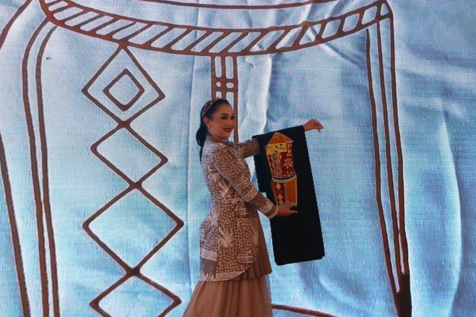Plt Bupati Muara Enim Luncurkan Batik Ambinan Tinggi