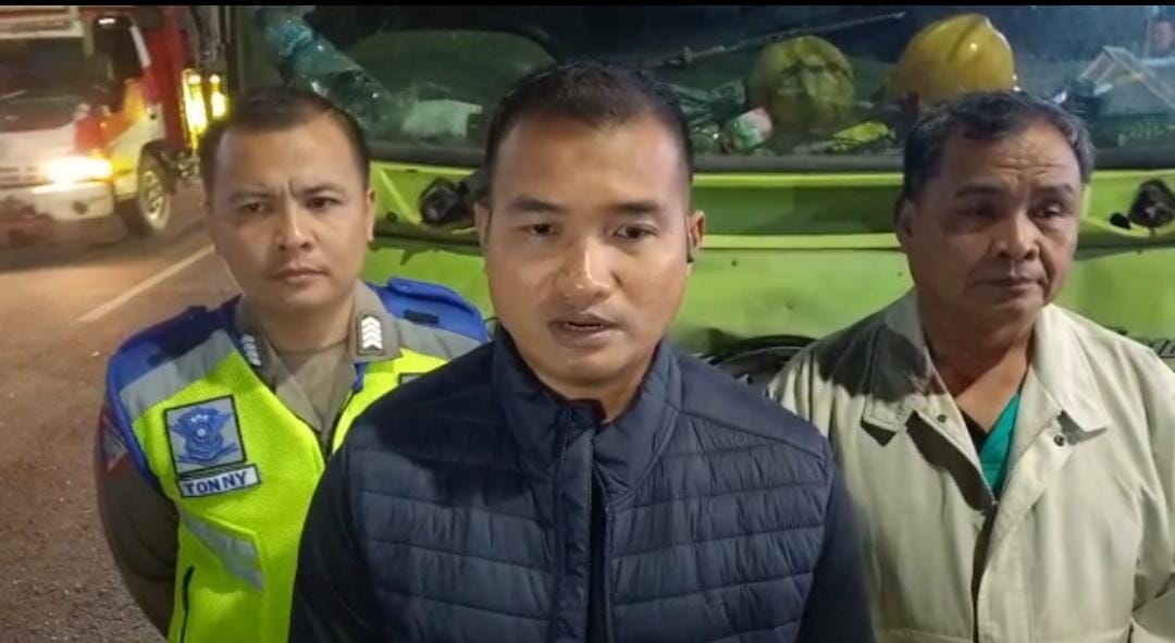 
Rem Blong, Truk Hino Tabrak Tujuh Kendaraan 