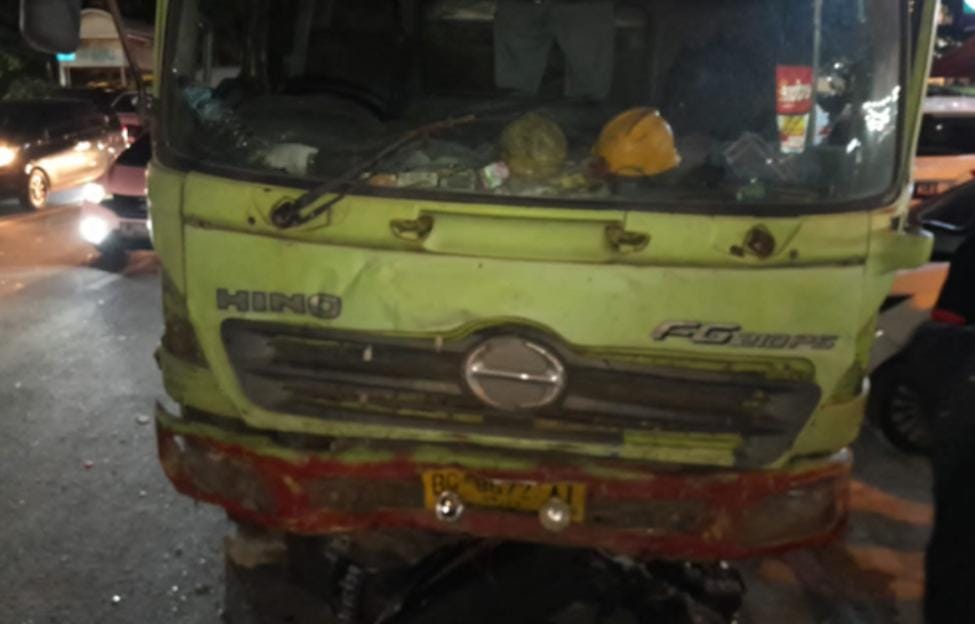 Rem Blong, Truk Hino Tabrak Tujuh Kendaraan