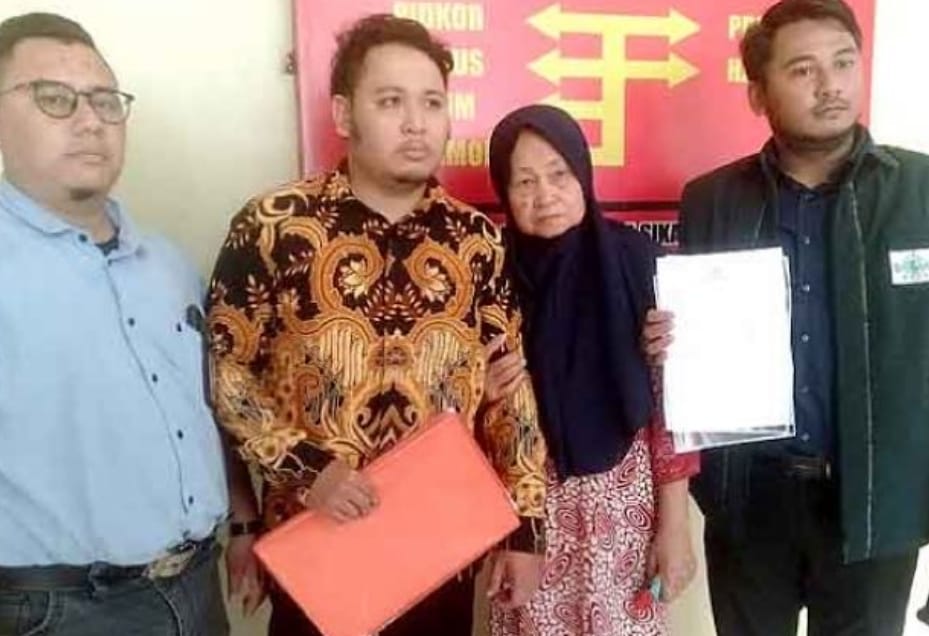 Seorang Nenek Dipolisikan Kasus Dugaan Aniaya Dua Pemuda